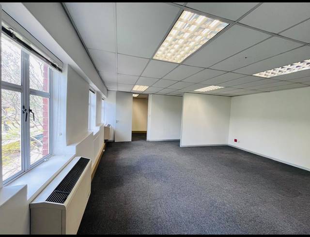 890M² OFFICE FOR SALE IN WATERFORD ESTATES